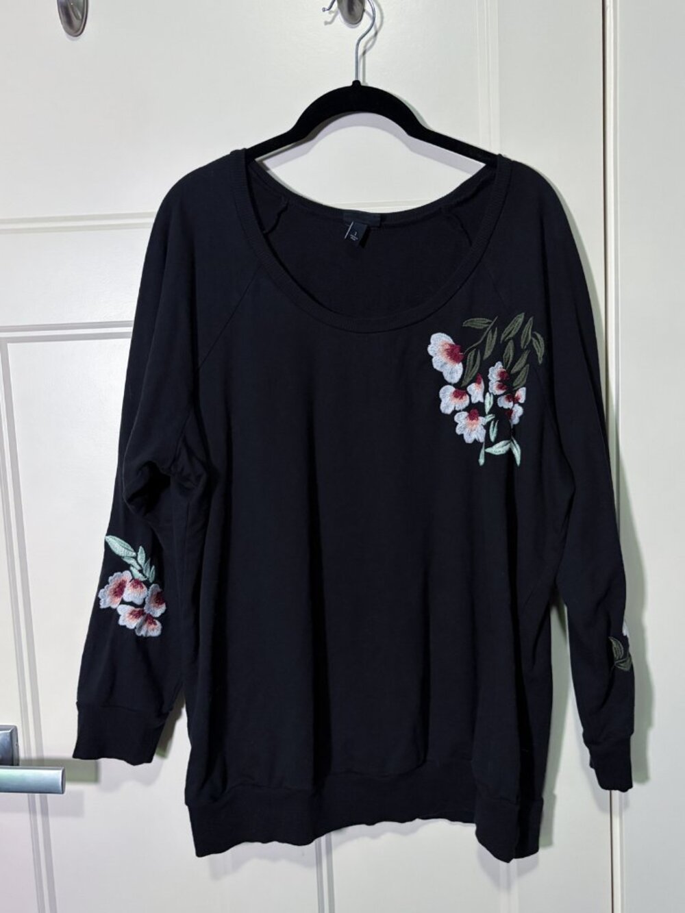 Torrid 1 (1X) Black Embroidered Floral Long Sleeve Pullover Sweatshirt - Picture 2 of 10